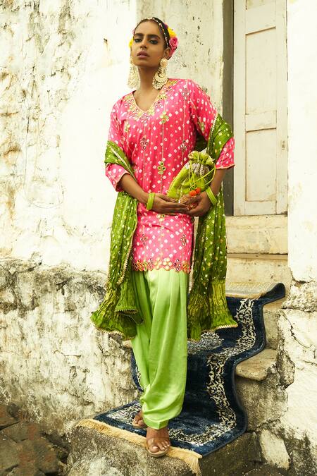 Shop Sheeshakari Pink Silk Mirrors, Zari, Embroidery V-neck Bandhani Floral Stripe Kurta Set at Aza Fashions Shop_Sheeshakari_Pink Silk Mirrors, Zari, Embroidery V-neck Bandhani Floral Stripe Kurta Set _at_Aza_Fashions