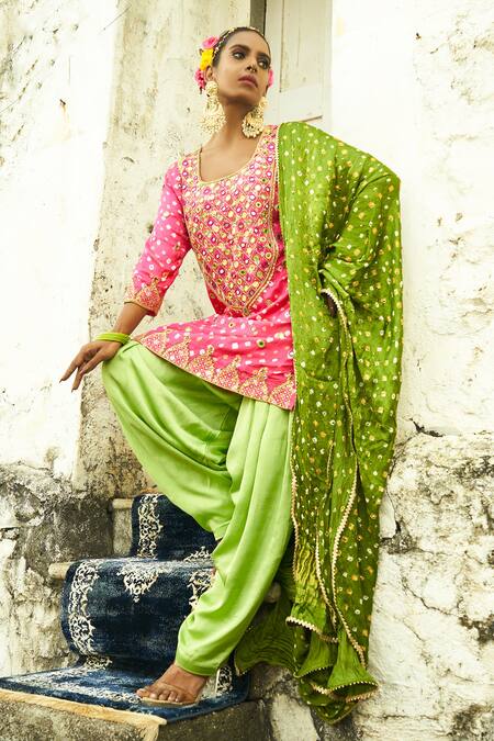 Buy_Sheeshakari_Pink Silk Beads, Mirrors, Gota Patti, Embroidery Bandhani Temple Motif Kurta Set _Online_at_Aza_Fashions