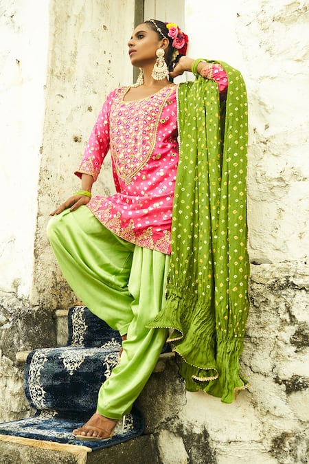 Sheeshakari_Pink Silk Beads, Mirrors, Gota Patti, Embroidery Bandhani Temple Motif Kurta Set _at_Aza_Fashions