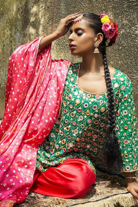 Buy Sheeshakari Green Silk Embroidery, Mirrors, Zari Round Neck Bandhani Work Kurta Set Buy_Sheeshakari_Green Silk Embroidery, Mirrors, Zari Round Neck Bandhani Work Kurta Set