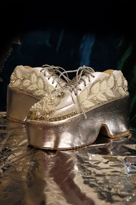 Chal Jooti Pearl Embroidered Silver Sneakers 
