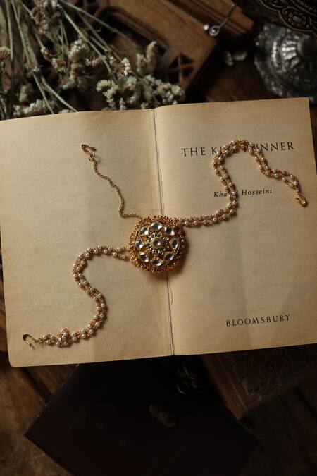 Paisley Pop Gold Plated Bloom Kundan Mathapatti Online at Aza Fashions Paisley Pop_Gold Plated Bloom Kundan Mathapatti _Online_at_Aza_Fashions