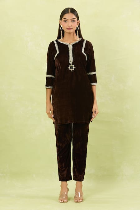 Samyukta Singhania Mirror Hand Embellished Velvet Kurta Set 