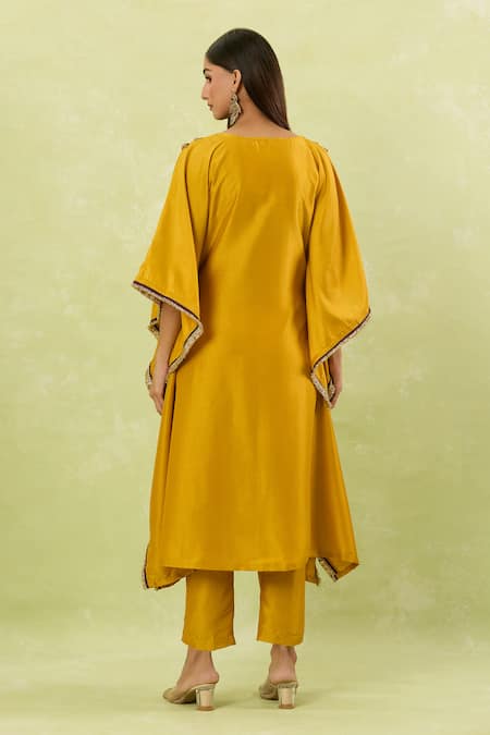 Samyukta Singhania Contrast Hand Embellished Kaftan Set 