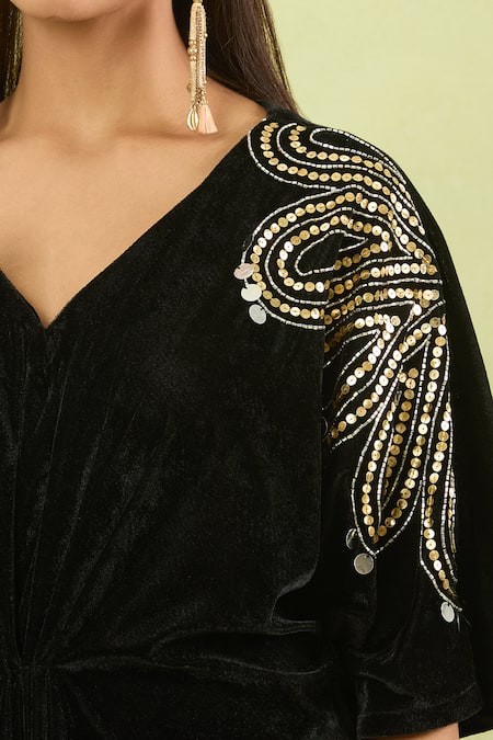 Buy_Samyukta Singhania_Black Velvet Sequins, Cut Work V-neck Embellished Kurta Set _Online_at_Aza_Fashions