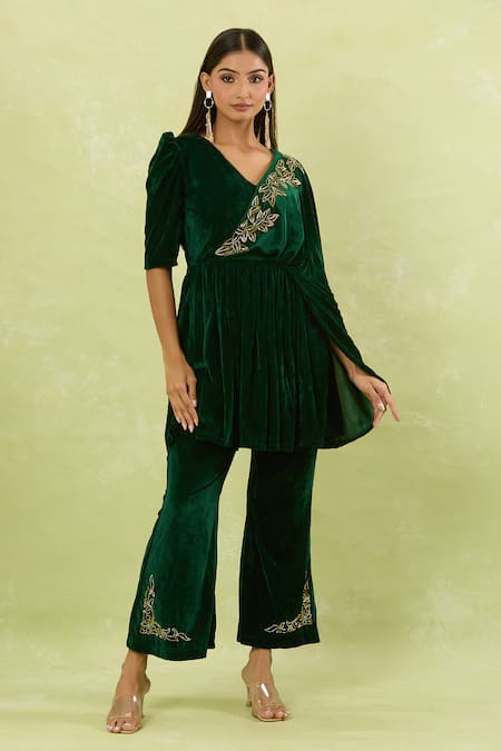 Shop Samyukta Singhania Green Velvet Embroidery V-neck Salli Hand Embellished Kurta Set Online at Aza Fashions Shop_Samyukta Singhania_Green Velvet Embroidery V-neck Salli Hand Embellished Kurta Set _Online_at_Aza_Fashions