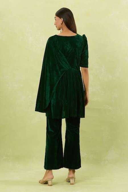 Shop Samyukta Singhania Green Velvet Embroidery V-neck Salli Hand Embellished Kurta Set at Aza Fashions Shop_Samyukta Singhania_Green Velvet Embroidery V-neck Salli Hand Embellished Kurta Set _at_Aza_Fashions