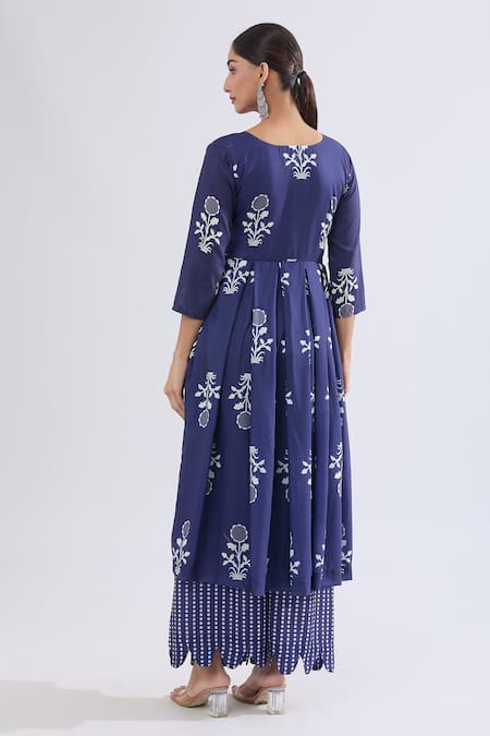 Shop Naintara Bajaj Blue Muslin Embroidery V-neck Floral Print Angarkha Kurta Set at Aza Fashions Shop_Naintara Bajaj_Blue Muslin Embroidery V-neck Floral Print Angarkha Kurta Set _at_Aza_Fashions