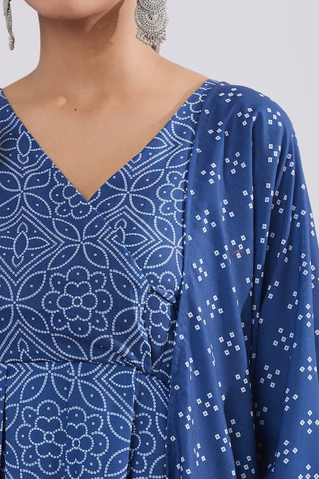 Shop_Naintara Bajaj_Blue Muslin Embroidery V-neck Floral Bandhani Print Angarkha Set 
