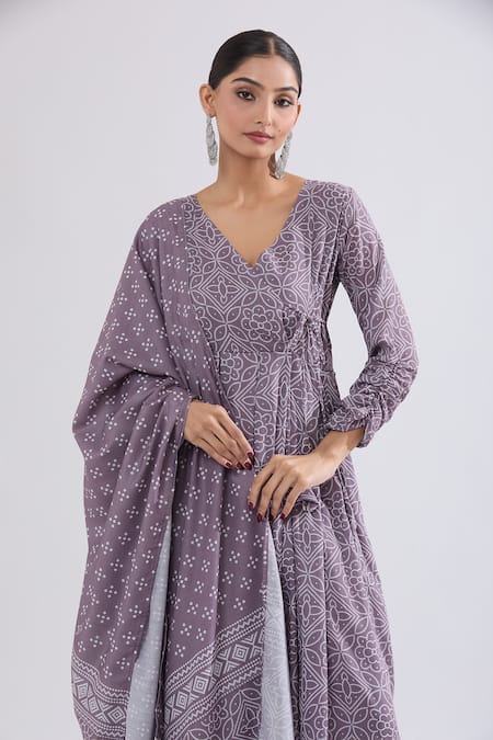 Buy_Naintara Bajaj_Purple Muslin Embroidery V-neck Floral Bandhani Angarkha Kurta Set _Online_at_Aza_Fashions