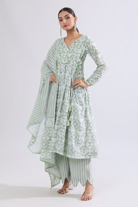 Buy_Naintara Bajaj_Green Muslin V-neck Geometric Print Angarkha Kurta Set _Online_at_Aza_Fashions