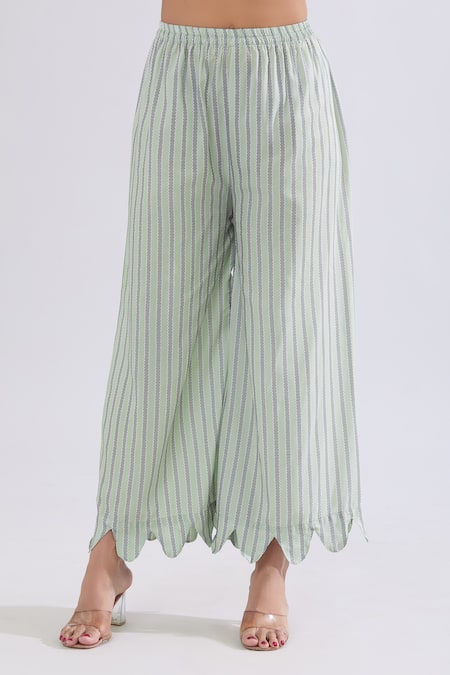 Naintara Bajaj_Green Muslin V-neck Geometric Print Angarkha Kurta Set _at_Aza_Fashions