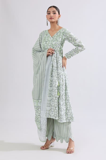Buy_Naintara Bajaj_Green Muslin V-neck Geometric Print Angarkha Kurta Set 