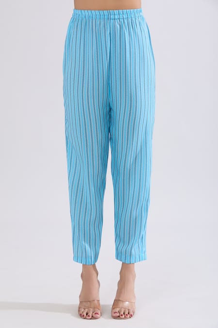 Naintara Bajaj_Blue Muslin V-neck Abstract Geometric Print Angarkha Kurta Set _at_Aza_Fashions