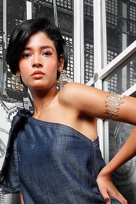 Mnsh Gold Plated Wavy Curved Armband Online at Aza Fashions Mnsh_Gold Plated Wavy Curved Armband _Online_at_Aza_Fashions