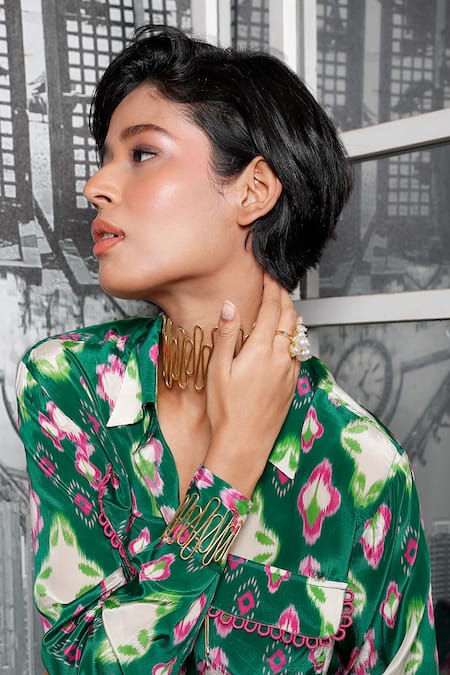 Shop_Mnsh_Gold Plated Wavy Curved Cuff