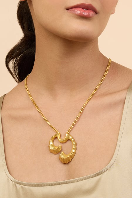 Mnsh Gold Plated Wave Textured Pendant Necklace