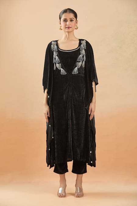 Samyukta Singhania_Black Velvet Cut Work Plunge , Scoop Abstract Shell Kaftan Set _Online_at_Aza_Fashions
