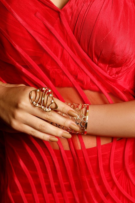 Buy_Mnsh_Gold Plated Crystals Cubic Zirconia Swerve Ring 