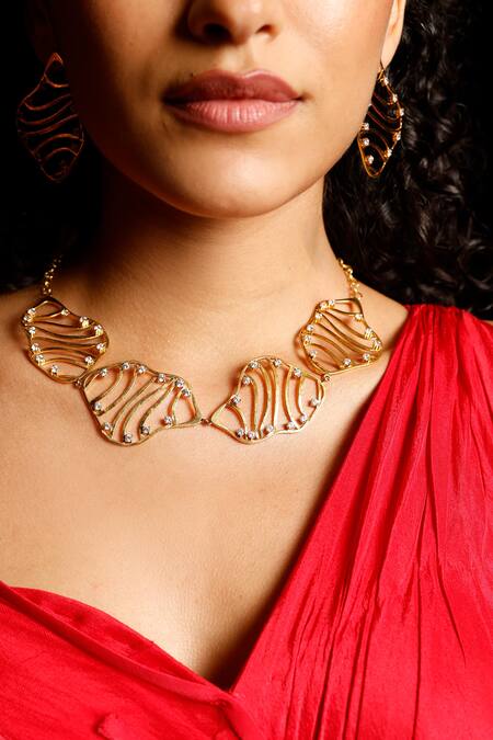 Buy Mnsh Gold Plated Wave Cubic Zirconia Necklace Buy_Mnsh_Gold Plated Wave Cubic Zirconia Necklace