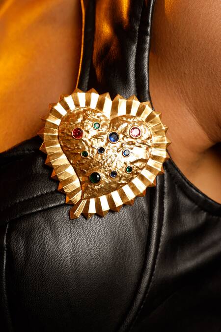 Buy_Mnsh_Gold Plated Crystals Glass Diamond Heart Brooch_Online_at_Aza_Fashions