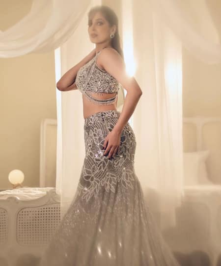 Kaynaat By Aanchal Sawhney_Ivory Net Embroidery, Cut Work, Sequins, Beads Floral Cutdana Lehenga Set _Online_at_Aza_Fashions