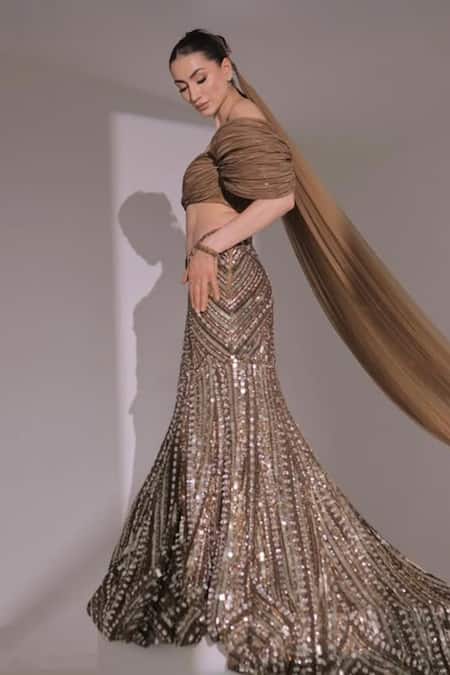 Kaynaat By Aanchal Sawhney_Gold Organza, Net Stones Sweetheart Neck Embroidered Lehenga Set _Online_at_Aza_Fashions