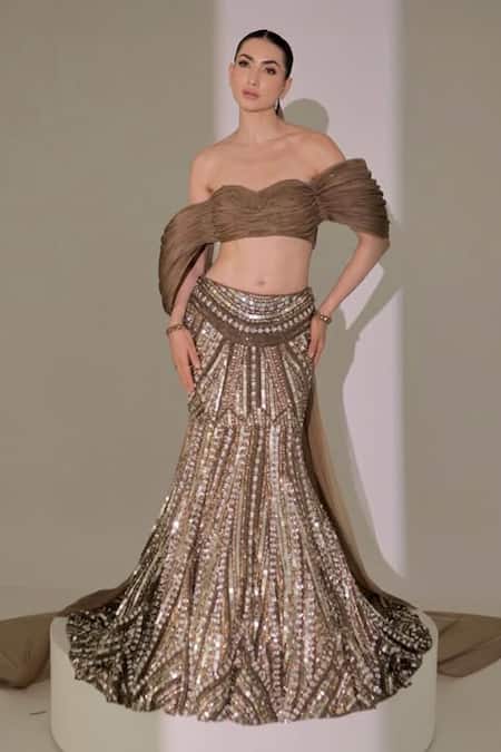 Shop_Kaynaat By Aanchal Sawhney_Gold Organza, Net Stones Sweetheart Neck Embroidered Lehenga Set _Online_at_Aza_Fashions