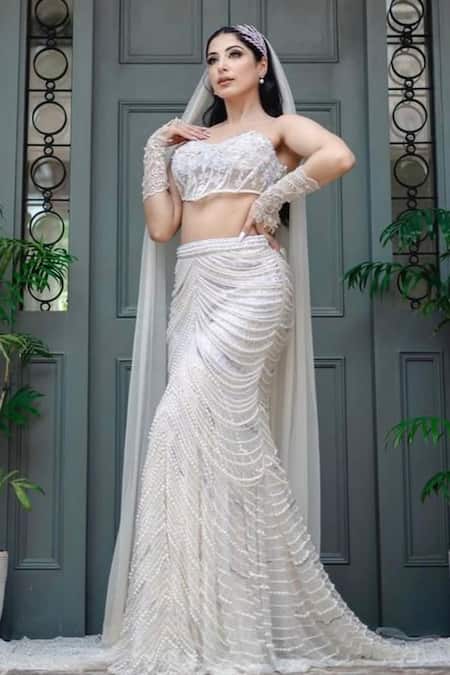 Kaynaat By Aanchal Sawhney_Ivory Net Pearls Sweetheart Neck Embroidered Lehenga Set _Online_at_Aza_Fashions