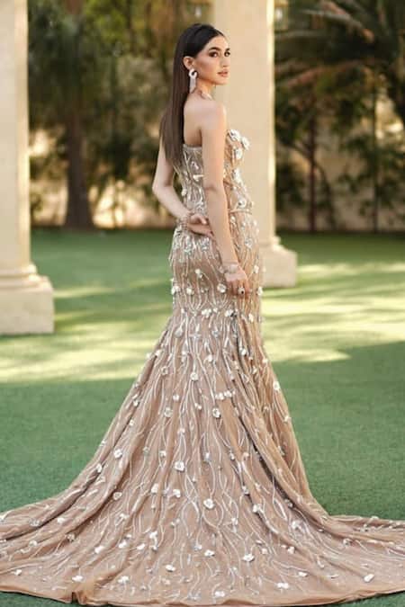 Shop_Kaynaat By Aanchal Sawhney_Gold Net Sequins, Fabric Flowers Sweetheart Neck Embroidered Lehenga Set _at_Aza_Fashions