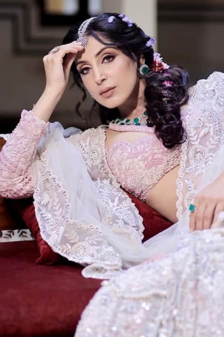 Kaynaat By Aanchal Sawhney_Ivory Net Sequins, Embroidery V-neck Bridal Lehenga Set _Online_at_Aza_Fashions