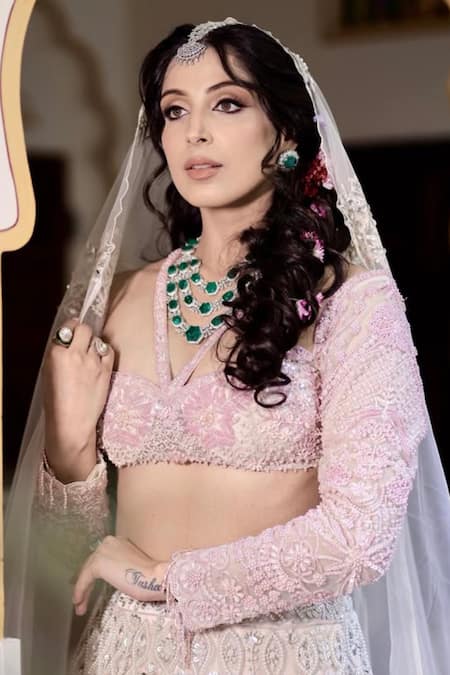 Buy_Kaynaat By Aanchal Sawhney_Ivory Net Sequins, Embroidery V-neck Bridal Lehenga Set _Online_at_Aza_Fashions