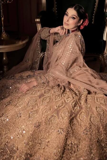 Buy_Kaynaat By Aanchal Sawhney_Rose Gold Net Mirrors, Beads, Zari V-neck Embroidered Bridal Lehenga Set _Online_at_Aza_Fashions