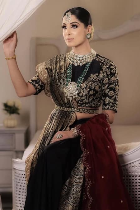 Kaynaat By Aanchal Sawhney Black Floral Embellished Saree Set 