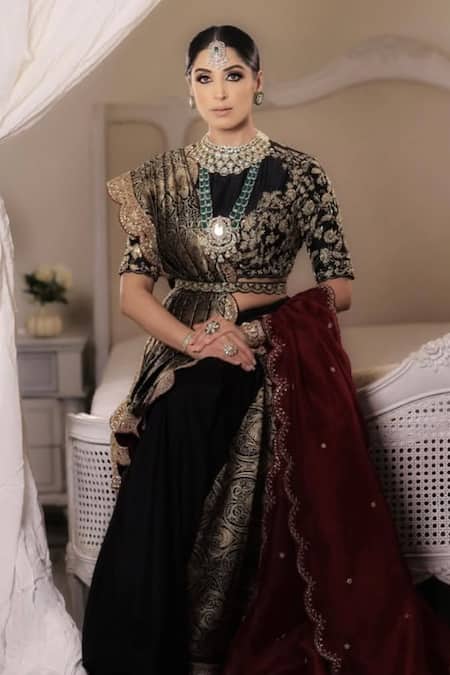 Kaynaat By Aanchal Sawhney_Black Silk, Organza, Brocade Sequins, Beads Round Floral Embellished Saree Set _Online_at_Aza_Fashions