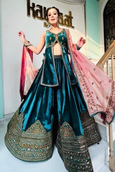 Kaynaat By Aanchal Sawhney_Green Velvet, Organza Sequins, Zari, Embroidery, Gota Patti Kurta Sharara Set _Online_at_Aza_Fashions