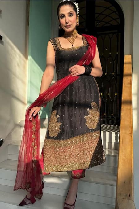 Kaynaat By Aanchal Sawhney Aari Embroidered Black Kurta Set 
