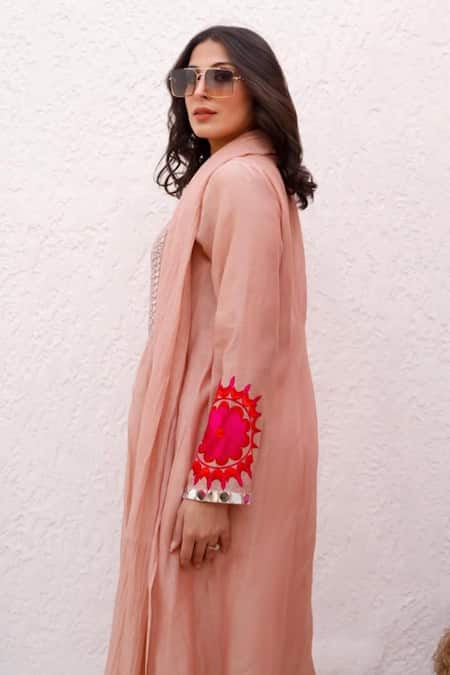 Kaynaat By Aanchal Sawhney_Peach Chanderi Embroidery, Mirrors Split V-neck Kurta Set _Online_at_Aza_Fashions