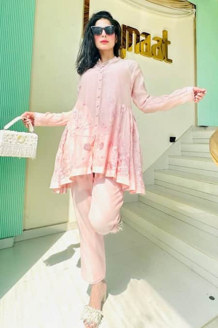 Kaynaat By Aanchal Sawhney_Pink Chanderi Cut Work, Beads Mandarin Floral Embroidered Peplum Kurta Set _Online_at_Aza_Fashions