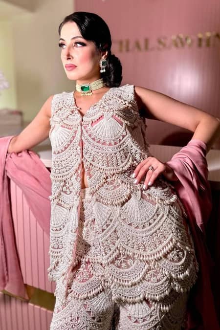 Buy_Kaynaat By Aanchal Sawhney_Pink Silk Cut Work, Pearls V-neck Embellished Cutdana Jacket Pant Set _Online_at_Aza_Fashions