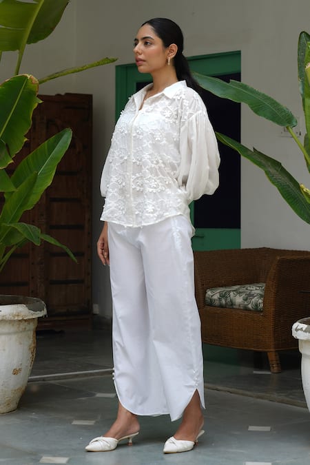 Buy_Keoo_White Cotton, Muslin Embroidery Collared 3d Bloom Lace Shirt And Pant Set