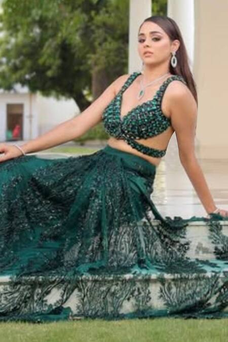 Kaynaat By Aanchal Sawhney_Green Net Cut Work, Sequins, Crystals Cutdana Embellished Pre-draped Saree _Online_at_Aza_Fashions