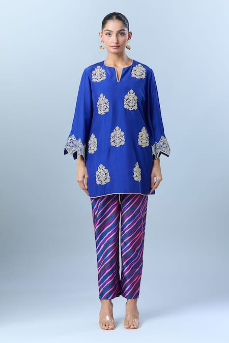 Archana Shah Blue Silk Embroidery Split V-neck Floral Butta Kurta Set Online at Aza Fashions Archana Shah_Blue Silk Embroidery Split V-neck Floral Butta Kurta Set _Online_at_Aza_Fashions