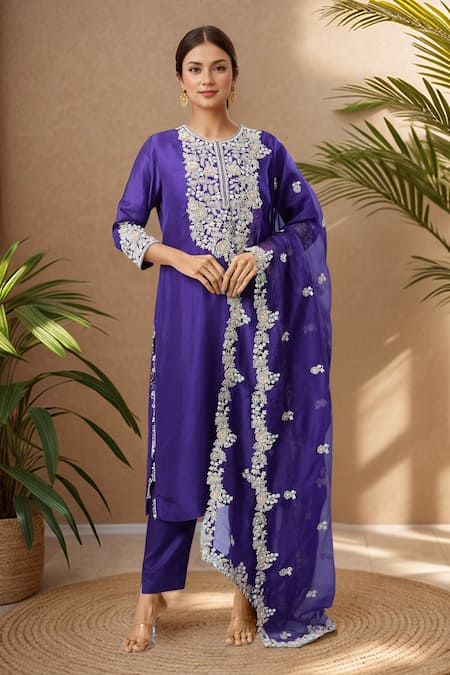 Prisho Embroidered Floral Bloom Kurta Set 