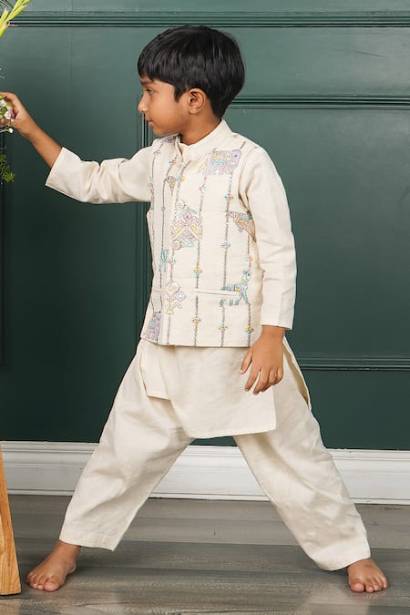 Shruti Jalan_Cream Chanderi, Cotton, Silk Embroidery Horse Motifs Bundi Kurta Set _Online_at_Aza_Fashions