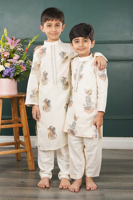 Buy Shruti Jalan Cream Chanderi, , Satin, Silk Embroidery Horse Kurta Set Online at Aza Fashions Buy_Shruti Jalan_Cream Chanderi, , Satin, Silk Embroidery Horse Kurta Set _Online_at_Aza_Fashions