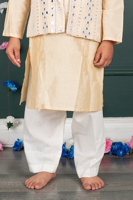 Shruti Jalan Cream Cotton, Georgette Mirrors, Embroidery Bundi Kurta Set Online at Aza Fashions Shruti Jalan_Cream Cotton, Georgette Mirrors, Embroidery Bundi Kurta Set _Online_at_Aza_Fashions