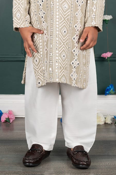 Shruti Jalan_Gray Cotton, Georgette Mirrors, Embroidery Thread Kurta Set _Online_at_Aza_Fashions