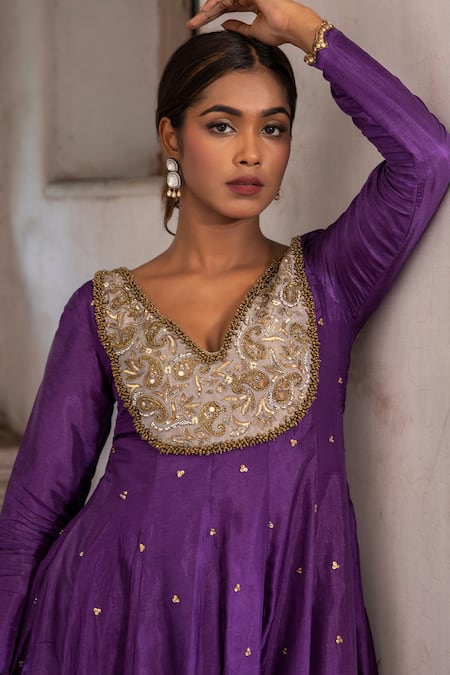 Buy_Enamour By Radha_Purple Chiffon, Silk Sequins, Beads, Zari V-neck Paisley Zardozi Anarkali Set _Online_at_Aza_Fashions