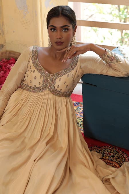 Buy_Enamour By Radha_Ivory Chiffon, Silk Zari, Metallic Thread Zardozi Embroidered Yoke Anarkali Set _Online_at_Aza_Fashions